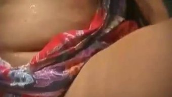 Olgun Üvey Anne Oğlunun Penisini Arzularıyla Keşfediyor