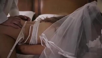 Yeni Evli Çiftin Genç Bir Kadının Seksi Saatiyle Samimi Deneyimi.