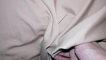 Tüylü Genç Kız Üvey Babasından Duygusal Bir Masaj Ve Daha Fazlasını Alıyor