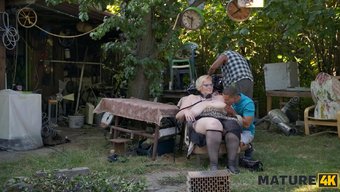 Diana Love, Çoraplarla, Kinky Dev Kız Hakimiyeti Ve Halka Açık Yerlerde Evcil Hayvan Oyunu