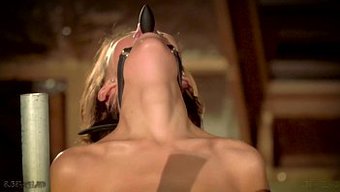 Genç Yetişkin, Ağır Cezalar Ve Kısıtlamalarla Bdsm'Ye Boyun Eğiyor