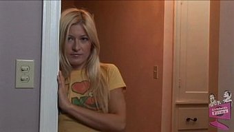 Nicole Moore Ve Paris Gables, Oyuncaklar Ve Oral Oyunla Tutkulu Lezbiyen Seks Yapıyorlar