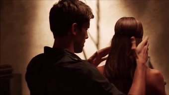 Kısıtlanmış Güzellikler, Bdsm Temalı Bir Buluşmada Duygusal Öpücükleri Keşfediyor