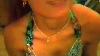 Beyaz Bir Amatör, Büyük Siyah Bir Yarrağın Boğazını Siktiriyor