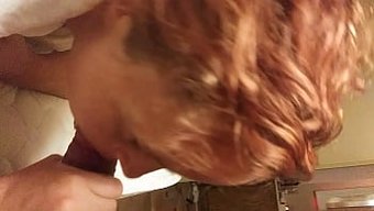 Seksi Olgun Bir Kadın Büyük Penislerden Zevk Alıyor