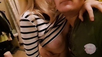 Muhteşem Genç Kız Yurt Odasında Zevk Alıyor