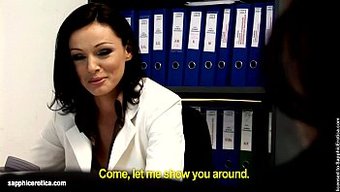 Ginger Ve Cameron Cruz Sıcak Bir Lezbiyen Seks Sahnesinde