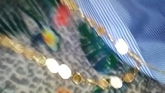 Cinsel Içerikli Bir Videoda Çekici Yaşlı Kadın (Milf)