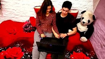 Üniversite Öğrencisinin Ev Yapımı Videosunda Büyük Yarak Ve Popo Sikişi