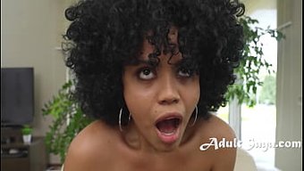 Ebony Güzeli Yanick Shaft, Büyük Beyaz Bir Yarrağıyla Vahşileşiyor