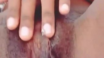 Kusursuz Bir Sunumda Çarpıcı Siyah Güzellik