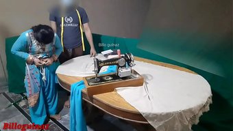 Bhabhi, Hintçe Kıyafetlerini Yapan Bir Terzi Tarafından Sikerken.