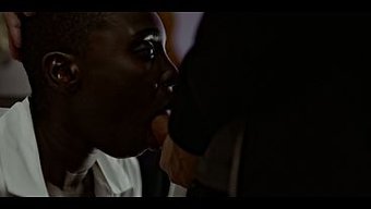 Siyahi Afrikalı Kız, Hırsız Tarafından Sikilip Içine Boşaltılıyor.