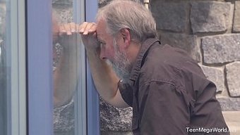 Candy Red'In Duygusal Mastürbasyon Ve Yutma Becerileri Sergileniyor