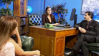 Büyük Doğal Göğüslere Sahip Alman Kız, Grup Seks Sırasında Spermi Yutuyor