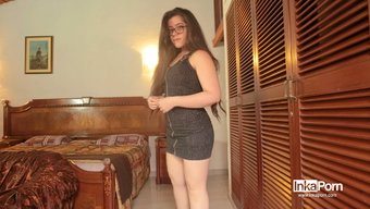 Yeni Gelen Rosita X, Parmakları Ve Büyük Göğüsleriyle Becerilerini Sergiliyor