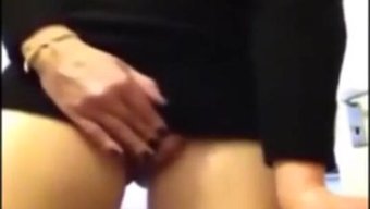 Alman Ev Kadını Kendini Tatmin Ediyor, Yoğun Orgazmlara Ulaşıyor Ve Boşalıyor