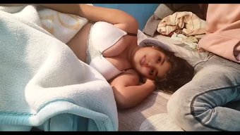 Doğal Büyük Memeleri Olan Güzel Karımla Seks Yapmak Bir Zevk.