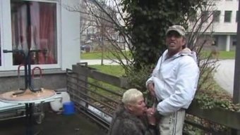 Büyük Göğüslü Fransız Milf Dışarıda Emiyor Ve Sikişiyor