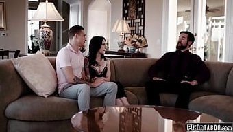 Anna De Ville'In Erkek Arkadaşı Ve Üvey Babasıyla Sıcak Seks Sahnesi
