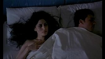 Otuzlu Yaşlarındaki Bir Aktrisi Içeren Erotik Film, 2001