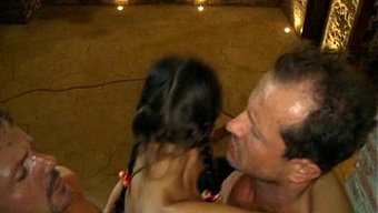 Genç Kadın Harmony, Okulu Bitirirken Cinsel Teknikler Öğreniyor