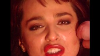 Mario Rossi'Nin Videosu Natasha Rutska'Nın Çarpıcı Bir Striptizini Içeriyor