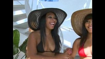 Büyük Kalçalar Ve Latin Kadınlarla Sıcak Seks