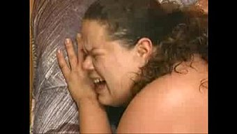 Büyük Popolu Kıvrımlı Milf Aşağı Iniyor Ve Kirli