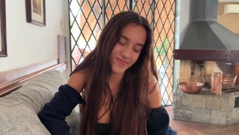 Güzel 18 Yaşındaki Brezilyalı Kadının Derin Boğaz Pov Blowjob Ile Ilk Seçmeleri.