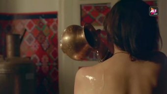 Hint Kız Kardeşler, Sıcak Üçlüde Arzularını Keşfediyorlar