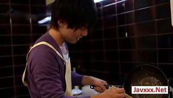 Üvey Kardeşim Çekici Ve Javxxx.Net'Te Yer Alıyor