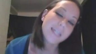 Webcam Kızının Şanslı Erkek Arkadaşı Için Yakın Çekim Mastürbasyon Performansı