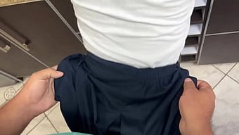 Tembel Kızım Yemek Yapmayı Reddediyor Ve Çalışmaması Karşılığında Seks Teklif Ediyor