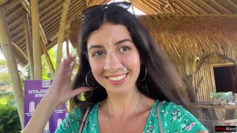 Kafede Halka Açık Mastürbasyon, Yüzüne Sperm Ve Makarna Karbonara.