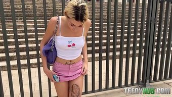 Minyon Ispanyol Sarışın Angelique Lapiedra, Amerikalı Aygır Don Mulatito Tarafından Sikerken