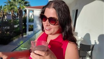 Otelde Azgın Üvey Anneyle Sabahın Köründe Ateşli Bir Karşılaşma, Yoğun Bir Boşalmayla Son Buluyor.