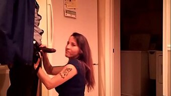 Aldatan Eş, Çapraz Giyinerek Ve Irklararası Seks Yaparak Partnerini Küçük Düşürüyor