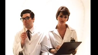 Vintage Delight: Dreamy Dorothy Ve Jennifer Aksiyonda