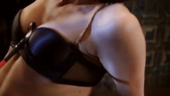 Ince Siyah Kız Cunnilingus Ve Oyuncaklar Istiyor