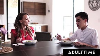 Pristine Edge, Oğluna Zevki Göğüsleri Ve Becerileriyle Öğretiyor