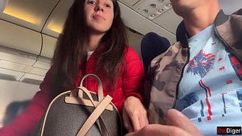 Cesur Bir Doğanın Halka Açık Açık Açık Macerası: Bir Uçakta Mastürbasyon.