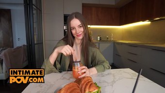 Sabah Kahvaltısı Biraz Erotik Olabilir.