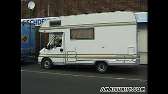 Genç Kız Arkadaş, Kampçıda Vahşi Bir Üçlüye Katılıyor